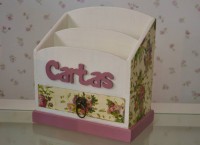 Porta-cartas decorado em découpage